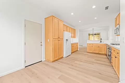 Entry Way - 8364 Bennington Ct, Vallejo, CA 94591 photo 3 of 7