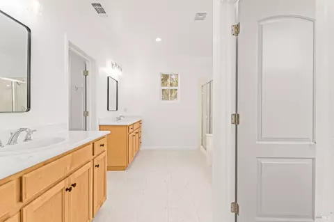 Bath - 8364 Bennington Ct, Vallejo, CA 94591 photo 2 of 7
