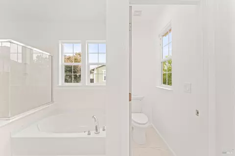 Bath - 8364 Bennington Ct, Vallejo, CA 94591 photo 4 of 7