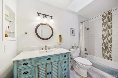 Bath - 106 Hooker Ave, Sonoma, CA 95476 photo 2 of 4
