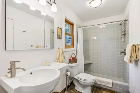 Bath - 106 Hooker Ave, Sonoma, CA 95476 photo 1 of 4