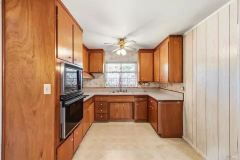 Kitchen - 213 Hemlock St, Vacaville, CA 95688 photo 4 of 4