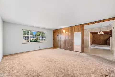 Living - 213 Hemlock St, Vacaville, CA 95688 photo 3 of 10