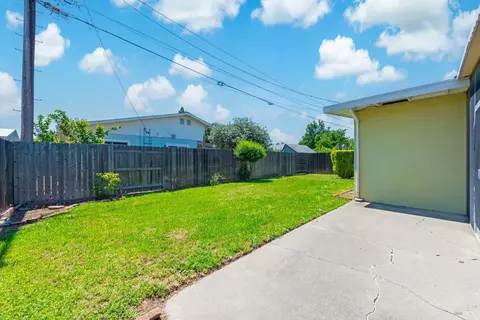 Exterior - 213 Hemlock St, Vacaville, CA 95688 photo 9 of 11