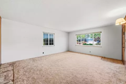 Living - 213 Hemlock St, Vacaville, CA 95688 photo 6 of 10