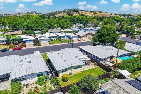 View/Area - 213 Hemlock St, Vacaville, CA 95688 photo 3 of 5