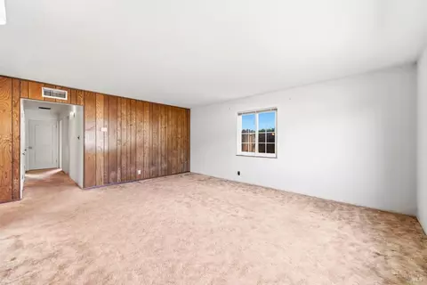 Living - 213 Hemlock St, Vacaville, CA 95688 photo 4 of 10