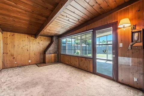 Living - 213 Hemlock St, Vacaville, CA 95688 photo 7 of 10