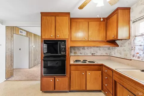 Kitchen - 213 Hemlock St, Vacaville, CA 95688 photo 2 of 4