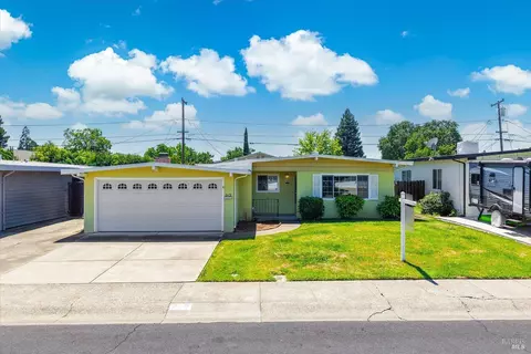 Exterior - 213 Hemlock St, Vacaville, CA 95688 photo 11 of 11