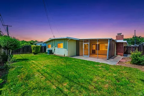 Exterior - 213 Hemlock St, Vacaville, CA 95688 photo 2 of 11