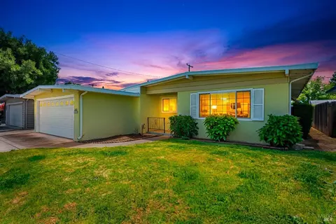 Exterior - 213 Hemlock St, Vacaville, CA 95688 photo 1 of 11
