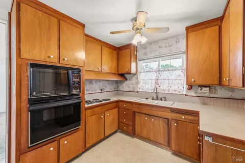 Kitchen - 213 Hemlock St, Vacaville, CA 95688 photo 3 of 4