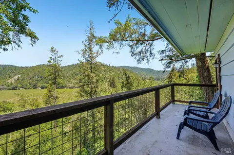 11688 Oak Rd, Forestville, CA 95436