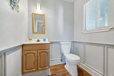 Bath - 1229 Magnolia St, Willits, CA 95490 photo 1 of 2