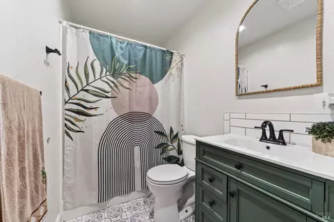 Bath - 1229 Magnolia St, Willits, CA 95490 photo 2 of 2