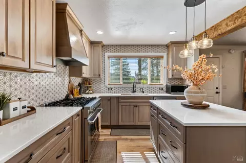 Kitchen - 1229 Magnolia St, Willits, CA 95490 photo 2 of 7