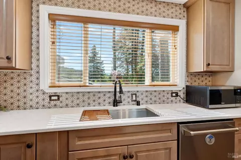 Kitchen - 1229 Magnolia St, Willits, CA 95490 photo 6 of 7