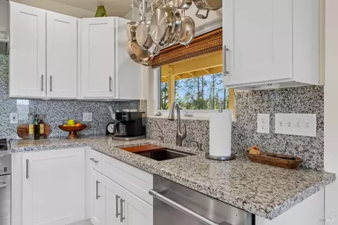 Kitchen - 539 Keyes Ave, Angwin, CA 94508 photo 4 of 6