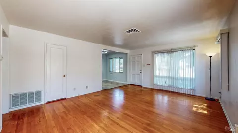 Living - 809 Maple Ave, Vallejo, CA 94591 photo 1 of 4