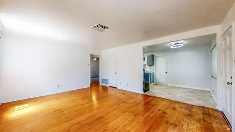 Living - 809 Maple Ave, Vallejo, CA 94591 photo 2 of 4
