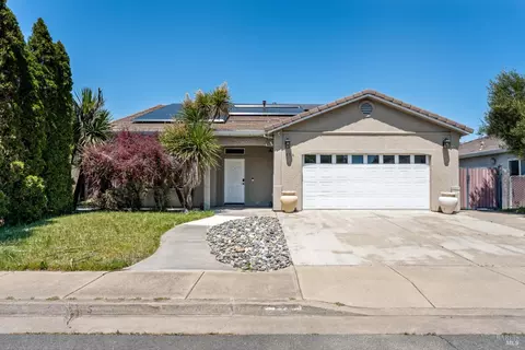 474 Briarwood Dr, Ukiah, CA 95482