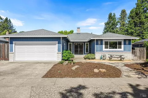 2412 Horseshoe Dr, Santa Rosa, CA 95405