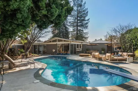 43 La Crescenta Way, San Rafael, CA 94901