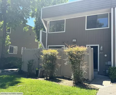 2123 W Steele Ln, Santa Rosa, CA 95403