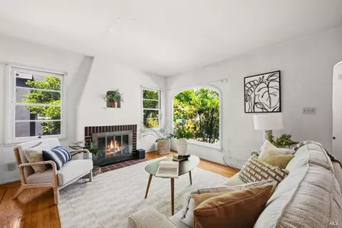 Living - 1939 Indiana St, Vallejo, CA 94590 photo 3 of 5
