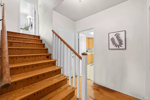 Entry Way - 1939 Indiana St, Vallejo, CA 94590 photo 3 of 4