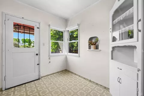 Entry Way - 1939 Indiana St, Vallejo, CA 94590 photo 1 of 4