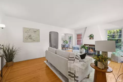 Living - 1939 Indiana St, Vallejo, CA 94590 photo 2 of 5