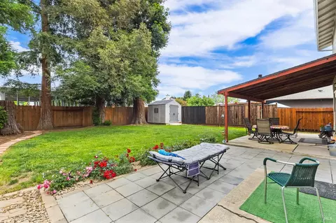 633 Hamilton Dr, Vacaville, CA 95687