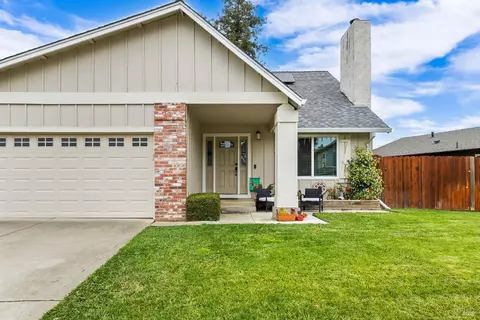 633 Hamilton Dr, Vacaville, CA 95687