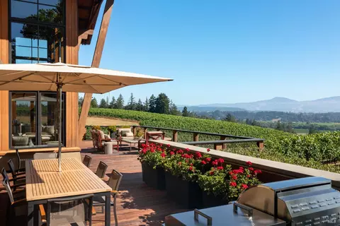 Exterior - 437 W Dry Creek Rd, Healdsburg, CA 95448 photo 12 of 28