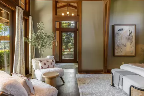 Bedroom - 437 W Dry Creek Rd, Healdsburg, CA 95448 photo 3 of 10