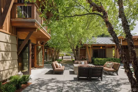 Exterior - 437 W Dry Creek Rd, Healdsburg, CA 95448 photo 8 of 23
