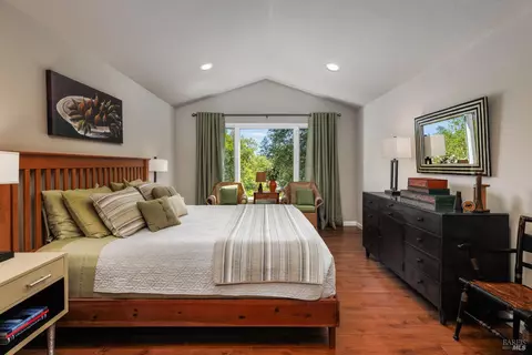 Bedroom - 437 W Dry Creek Rd, Healdsburg, CA 95448 photo 10 of 10
