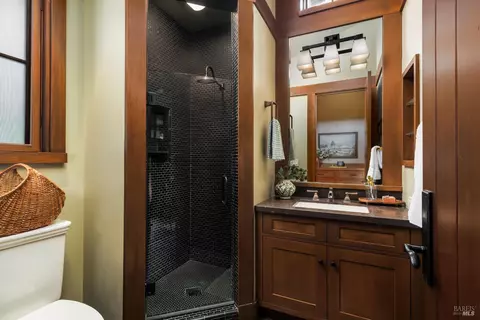 Bath - 437 W Dry Creek Rd, Healdsburg, CA 95448 photo 2 of 3