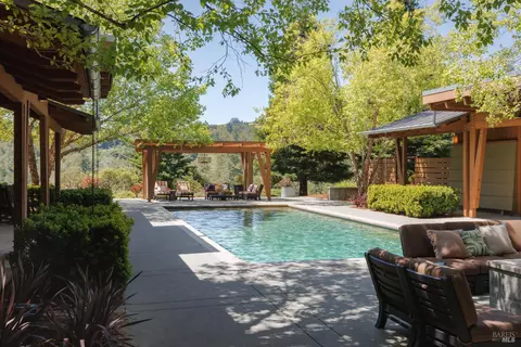 Exterior - 437 W Dry Creek Rd, Healdsburg, CA 95448 photo 5 of 23