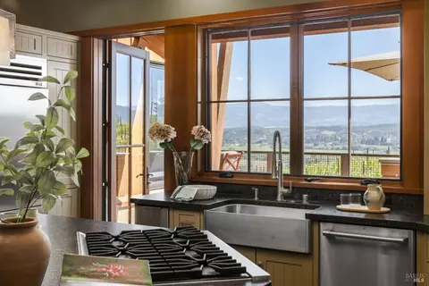 Kitchen - 437 W Dry Creek Rd, Healdsburg, CA 95448 photo 3 of 5