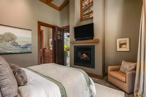 Bedroom - 437 W Dry Creek Rd, Healdsburg, CA 95448 photo 7 of 10