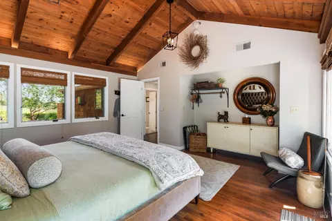 Bedroom - 437 W Dry Creek Rd, Healdsburg, CA 95448 photo 9 of 10