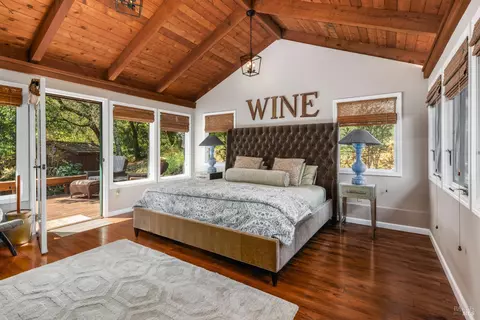 Bedroom - 437 W Dry Creek Rd, Healdsburg, CA 95448 photo 8 of 10