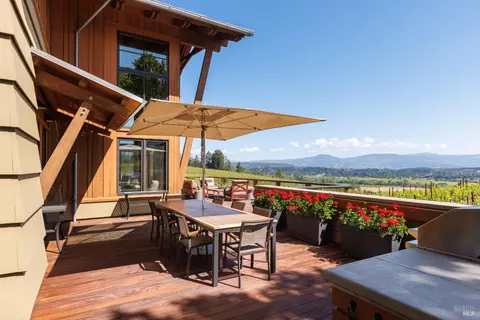 Exterior - 437 W Dry Creek Rd, Healdsburg, CA 95448 photo 11 of 23