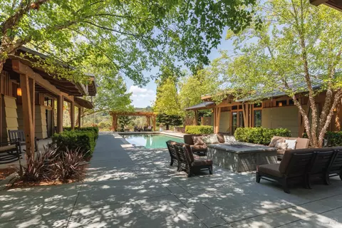Exterior - 437 W Dry Creek Rd, Healdsburg, CA 95448 photo 7 of 23