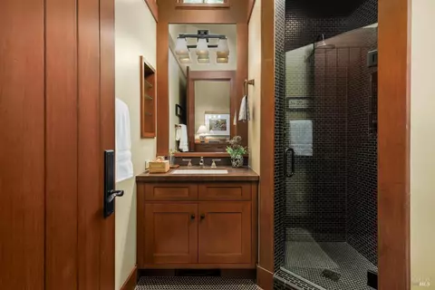 Bath - 437 W Dry Creek Rd, Healdsburg, CA 95448 photo 3 of 3