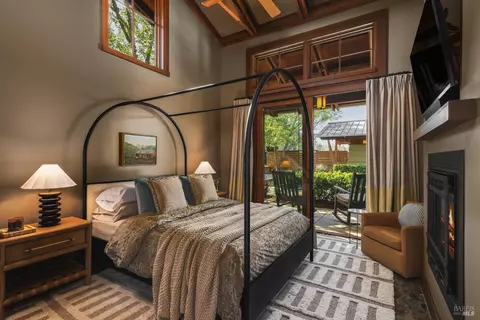Bedroom - 437 W Dry Creek Rd, Healdsburg, CA 95448 photo 4 of 10