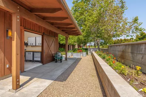 Exterior - 437 W Dry Creek Rd, Healdsburg, CA 95448 photo 18 of 23